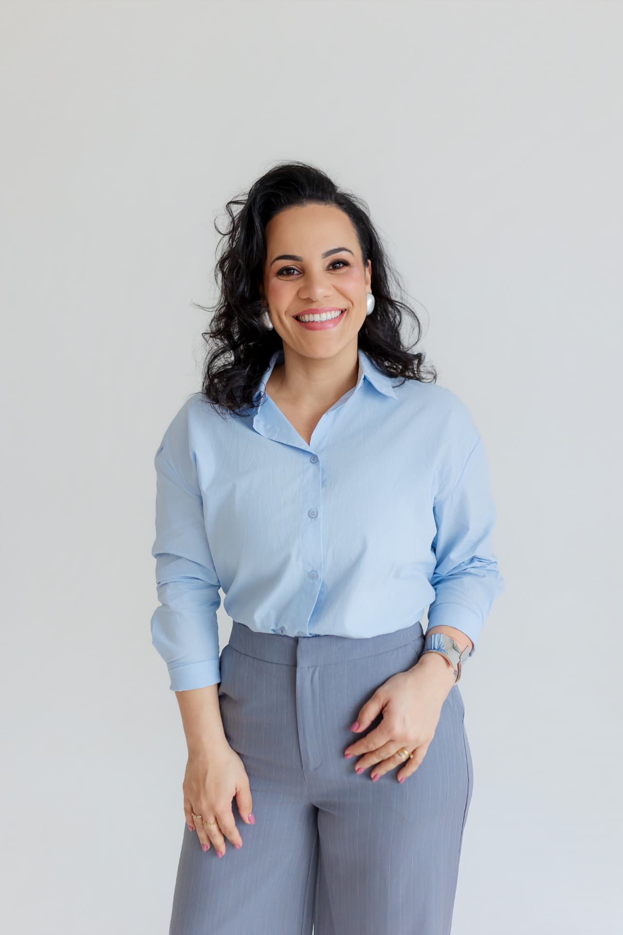 Dra. Bruna Ituassu sorrindo, com estetoscópio no pescoço